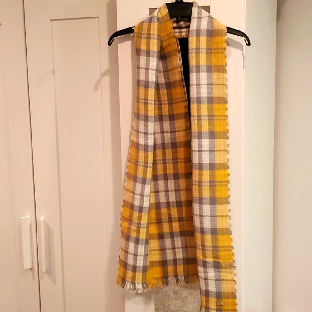 Steve madden scarf